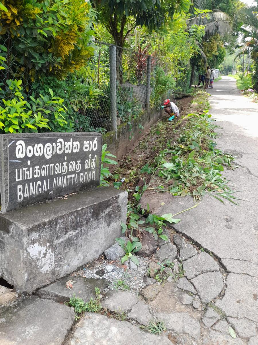 03.04.2025 බංගලාවත්ත කාණුව හා පඥ්ඥානන්ද පාර සමෘද්ධි බැංකුව අසල කාණුව පිරිසිදු කිරීම